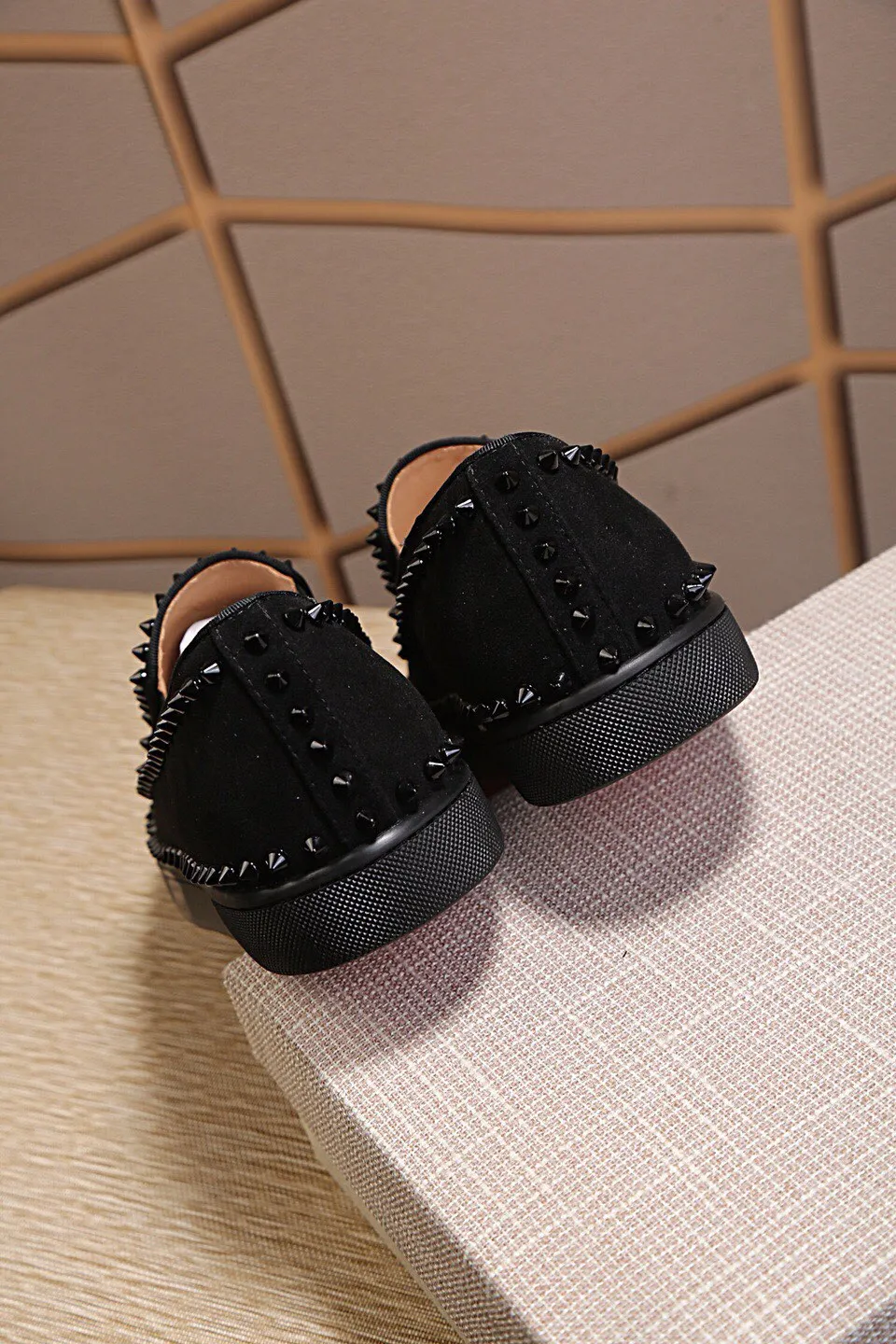 Factory price 420 Christian louboutin (CL red sole shoes) counter nail series, casual sneakers for couples 📢 📢 📢 Exclusive hot style release 🎈🎈💪 Movable latex feet 👻 Finished outsole line [Proud] 😝Female 35-40# Male 38#-46, global supply😝 [Top version]: original imported cowhide frosted upper, top original leather lining, original molded TPU outsole, original 1:1 detail processing, original shoe last, large quantity available from stock,